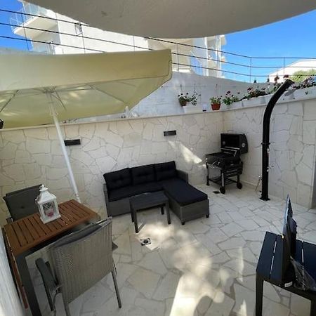 Seaesta Holiday- Modern Studio Apartamento Trogir Exterior foto